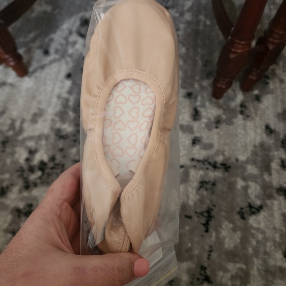 Q4 - Bloch Belle Ballet Slippers - Picture 2 of 9